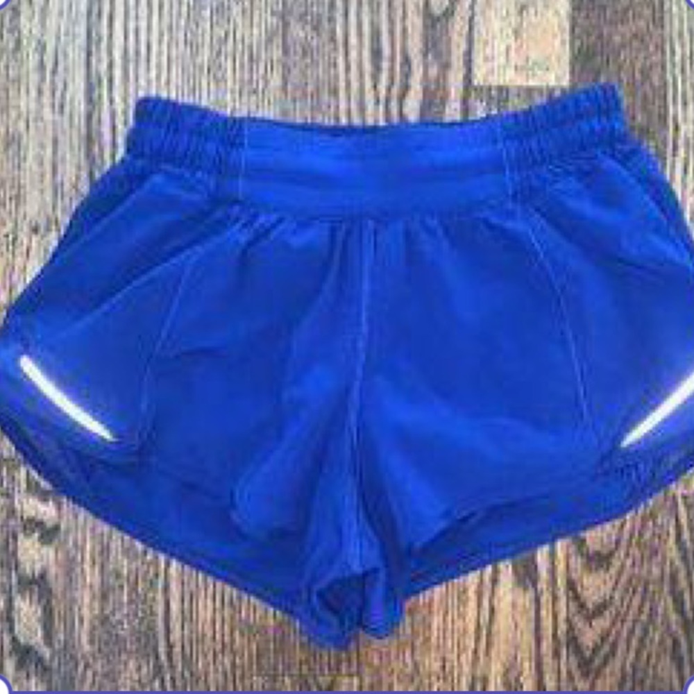 size 2 Lululemon Hottie Hot shorts 2.5